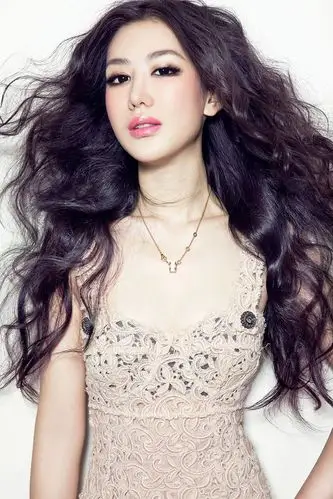 近日,内地新生代女歌手王雪儿携全新单曲《爱的语言》,受邀做客某省