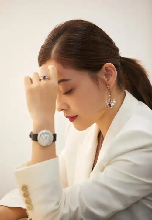 梅婷是真瘦了!瘦掉30斤不止 颜值重回巅峰时刻,性感红唇更撩人