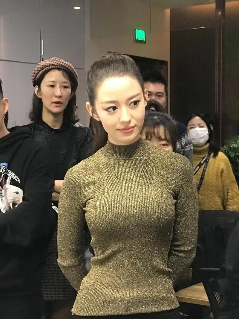 郎朗妻子吉娜生图好美