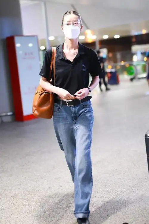 夏天衣服不要买太多,跟着刘雯这么穿,基础款也能变得时髦又高级