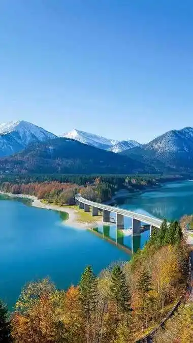 以华为nova7pro手机为例,方法如下一使用自带的壁纸 1进入设置 桌面和