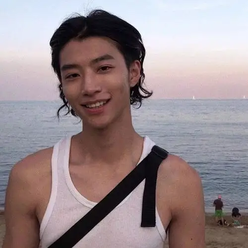 开心一笑_可爱男生头像图片_扣扣居