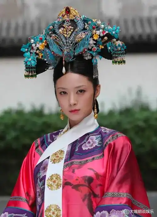 回顾蒋欣8岁拍戏16岁带着父母北漂28岁才成名