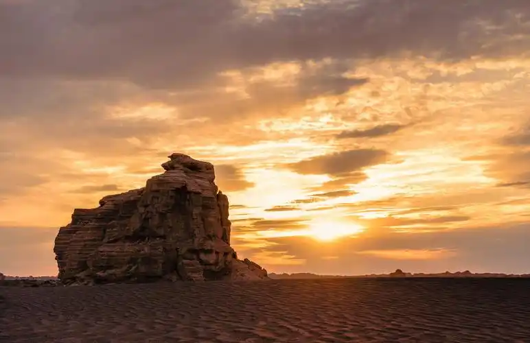 甘肃玉门关雅丹魔鬼城风景图片甘肃敦煌玉门关雅丹魔鬼城