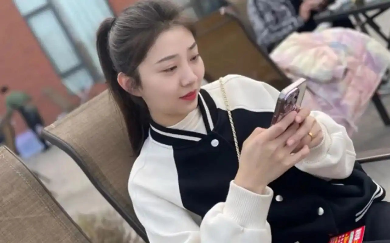 近日,四川一名相貌甜美的漂亮女孩下网约车后失联,引发广大网友关注