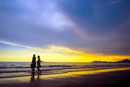 落日日落晨曦傍晚晚霞壁纸夕阳    打开微信,使用"扫一扫"即可将网页