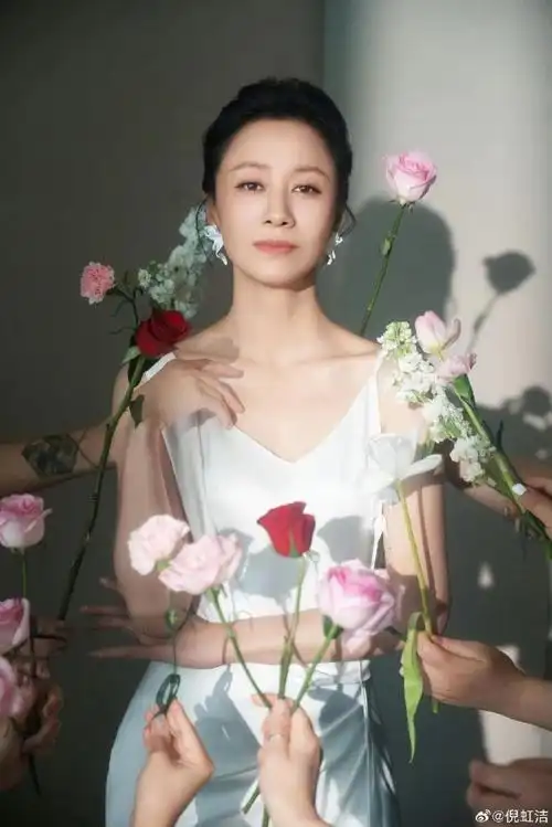 去年国剧盛典,倪虹洁也是靠这个角色拿下了年度优秀演员.