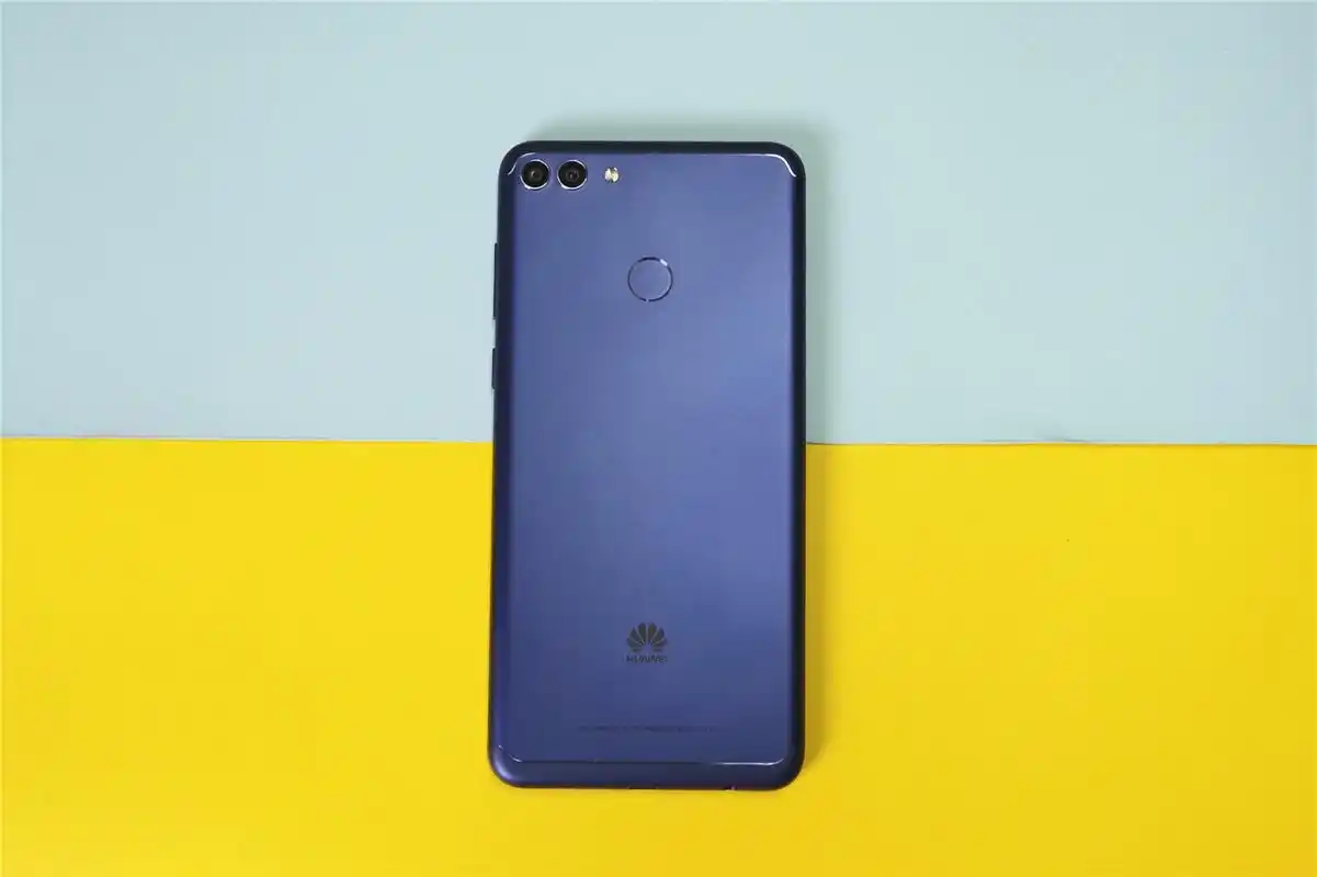 华为畅享8 plus图赏:全金属设计,千元机的中坚力量