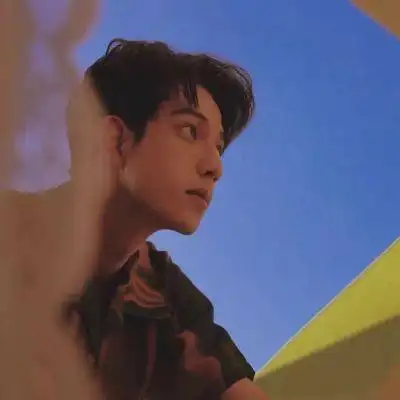 好看的男生头像真人版高清图片再好看只能看也触不到的