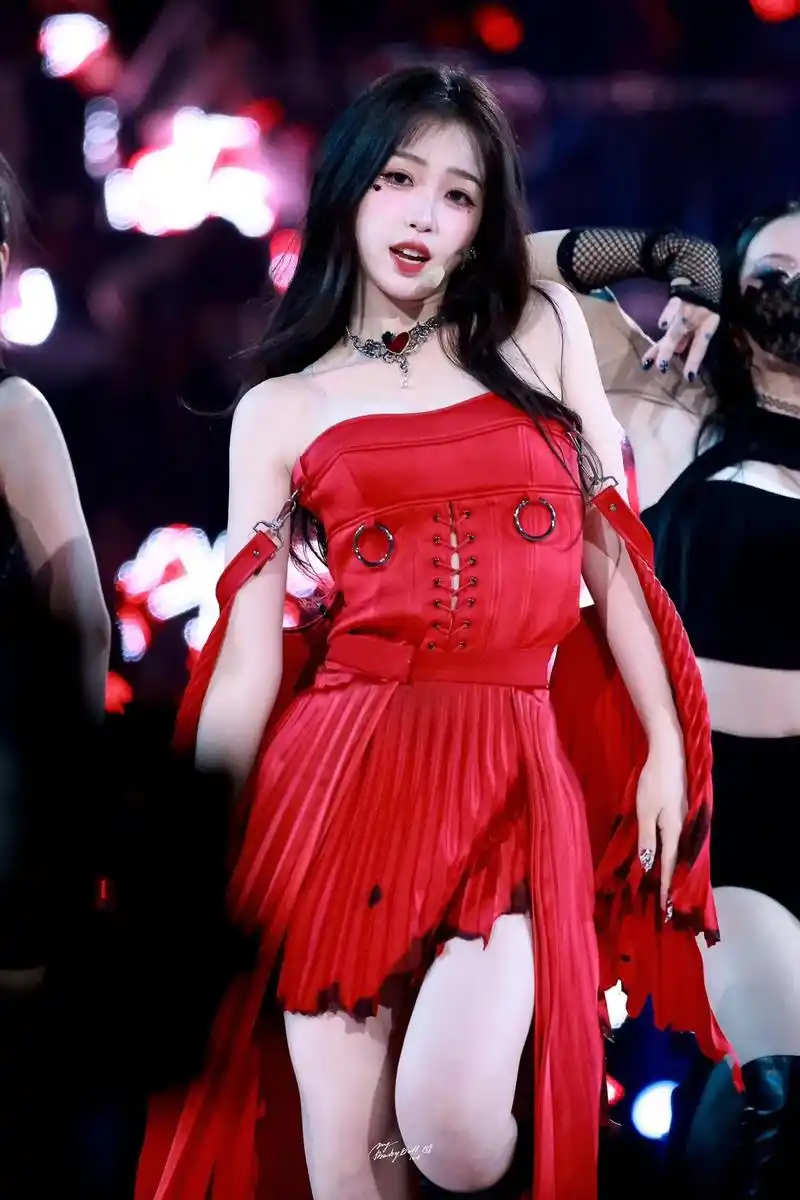 烈焰玫瑰08.这一套红衣真的美到炸裂00#虞书欣 #the9 - 抖音