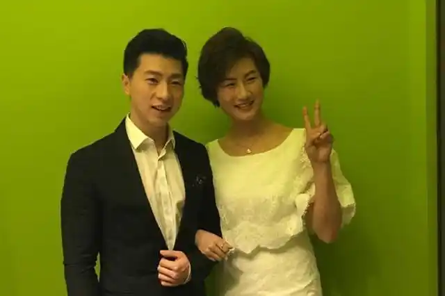 丁宁薄纱白衣柔美亮相 马龙:她这身惊到我了