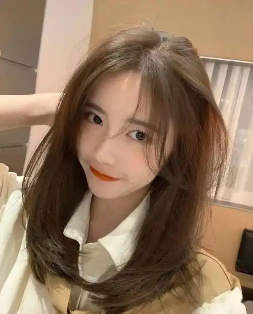 "高颜值中长锁骨发"_发型