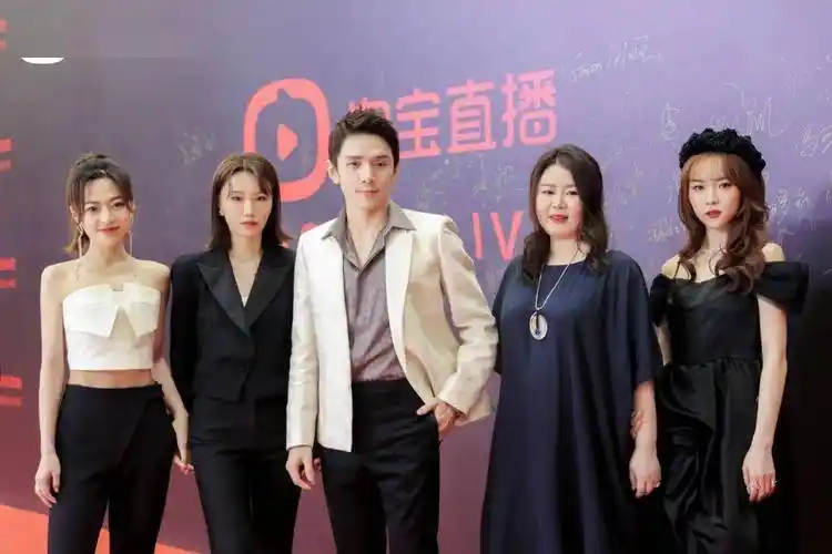 扯白薇娅离开后直播寡头李佳琦的日子怎样了