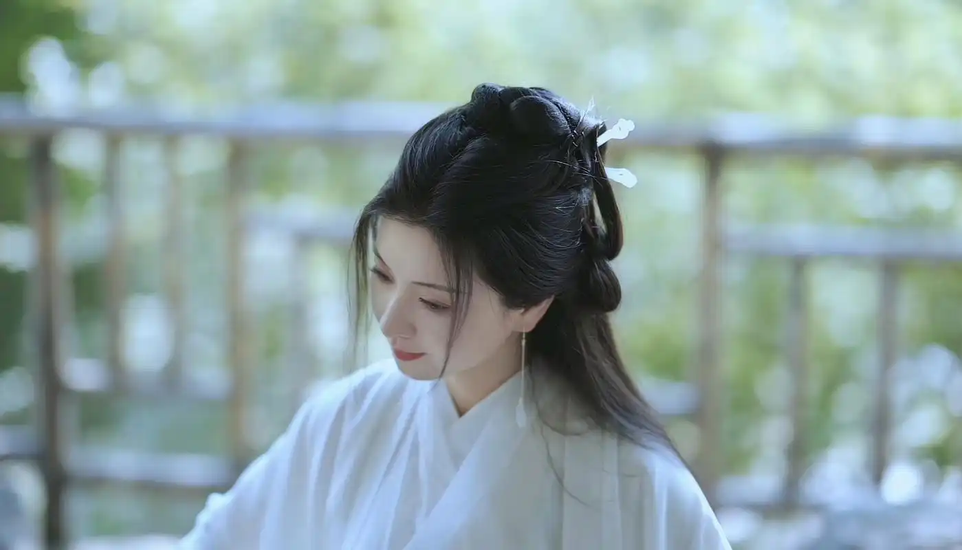 斓曦这套白衣造型太仙了,妥妥的白月光女主,像小龙女hh#古装美女