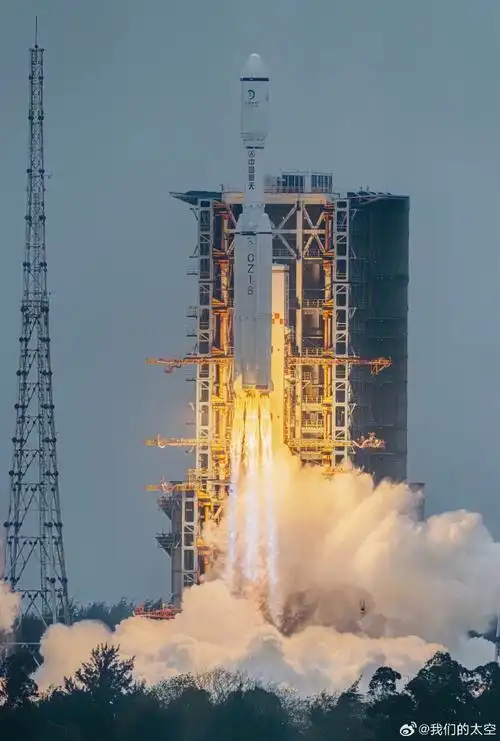 #长八火箭印上探月logo##鹊桥二号#