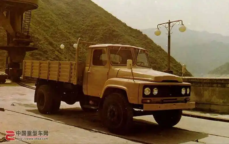 罕见的1985年版东风eq140资料册 重型车网——传播卡车文化 关注卡车