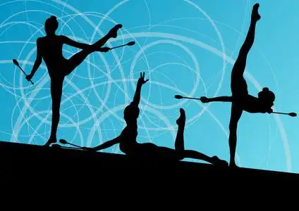 活跃的年轻女孩健美操运动与体操运动员剪影照片