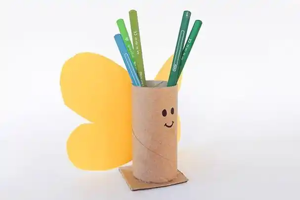 卫生纸筒废物利用制作蝴蝶笔筒(步骤图解)