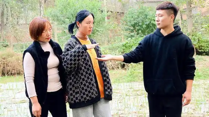 儿子找妈拿钱没想妈却劝儿子和他女朋友分手这怎么回事