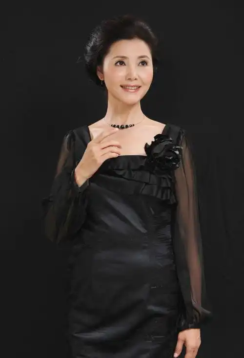 典雅高贵 姜黎黎