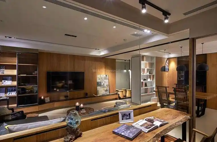 现代家装风格木质电视背景墙装修效果图片