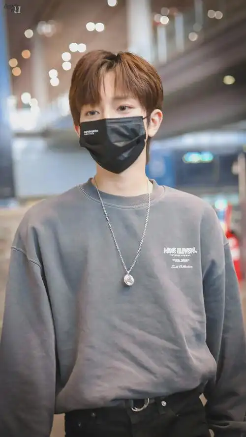 刘冠佑最新机场饭拍