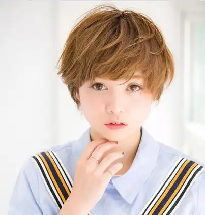 中学生蘑菇头女孩图片 可爱蘑菇头让女孩变动人