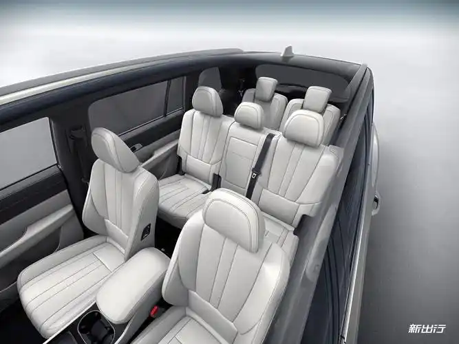 理想智造持续对新车做出改进,其中包括了蓝牙钥匙,空间,座椅多个方面