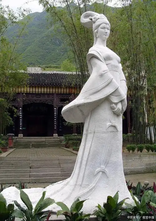 其中,最为著名的就是王昭君,她是中国历史上的首位女外交官.