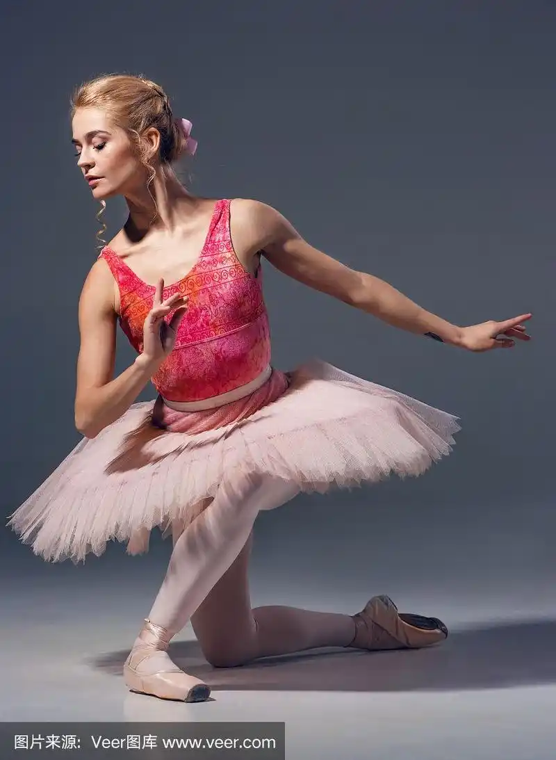 芭蕾舞演员摆芭蕾舞姿势的肖像