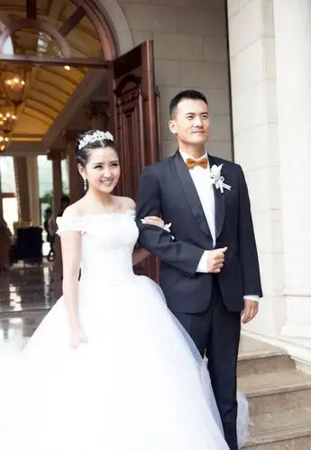 何洁赫子铭12日北京完婚 海量婚礼照曝光