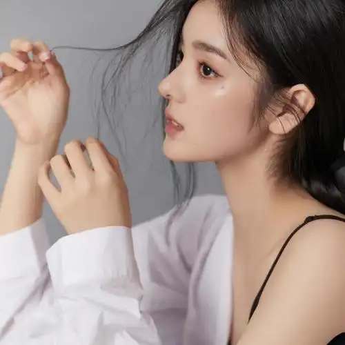 超漂亮的长发女生头像