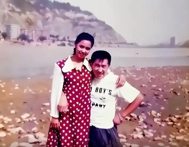 演员于莉红:31岁嫁初恋马诗红,结婚22年无子女,风光背后有泪水