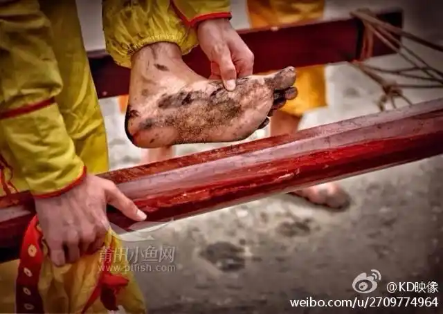 涵江梧塘几个村子的"跳火"高清大图(赤脚踩上火堆)