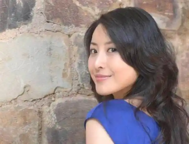 女歌手于洋个人资料照片 王雅捷老公于洋个人资料 - 歌词译