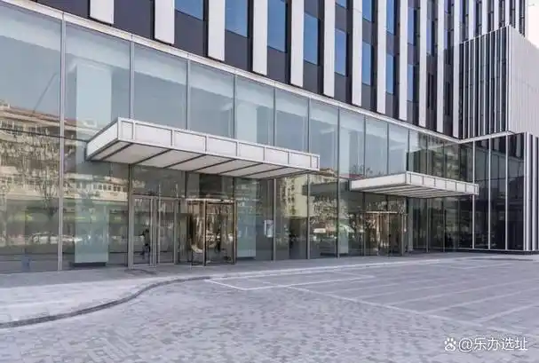 soho天山广场位于长宁区重点建设的虹桥涉外贸易中心的核心地段,就像