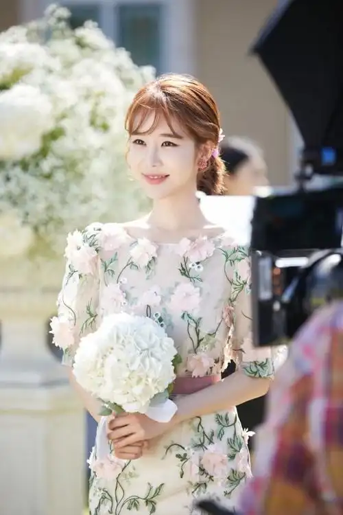 从路人长相到温柔女神她是怎么一路逆袭的