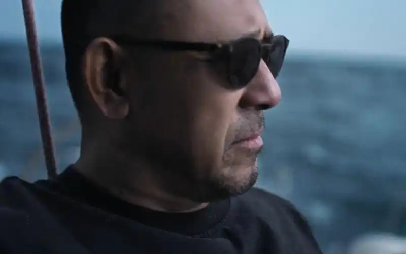 oppo find x5系列:姜文驾船出海,只为一次日出!