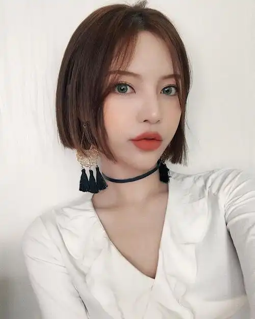 网红不对称齐嘴短发,短发图片-第2图,发型图片