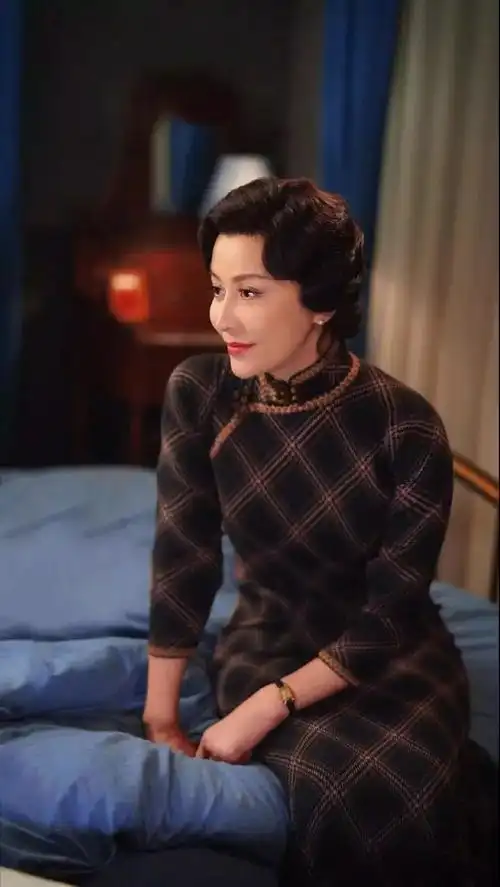 刘嘉玲挑战蒋勤勤,优雅半生自毁形象?