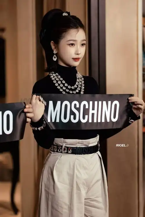 moschino品牌代言人虞书欣##站姐拍的虞书欣
