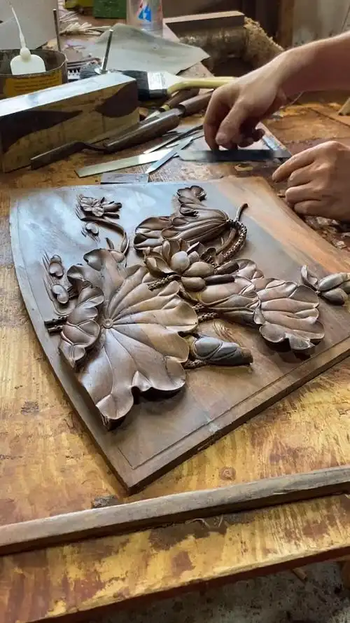 古典红木家具#手工雕刻的荷花,层次感分明,栩栩如生