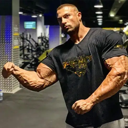 18年的改变,从弱鸡到巨兽,青筋暴起的肌肉,极具视觉冲击