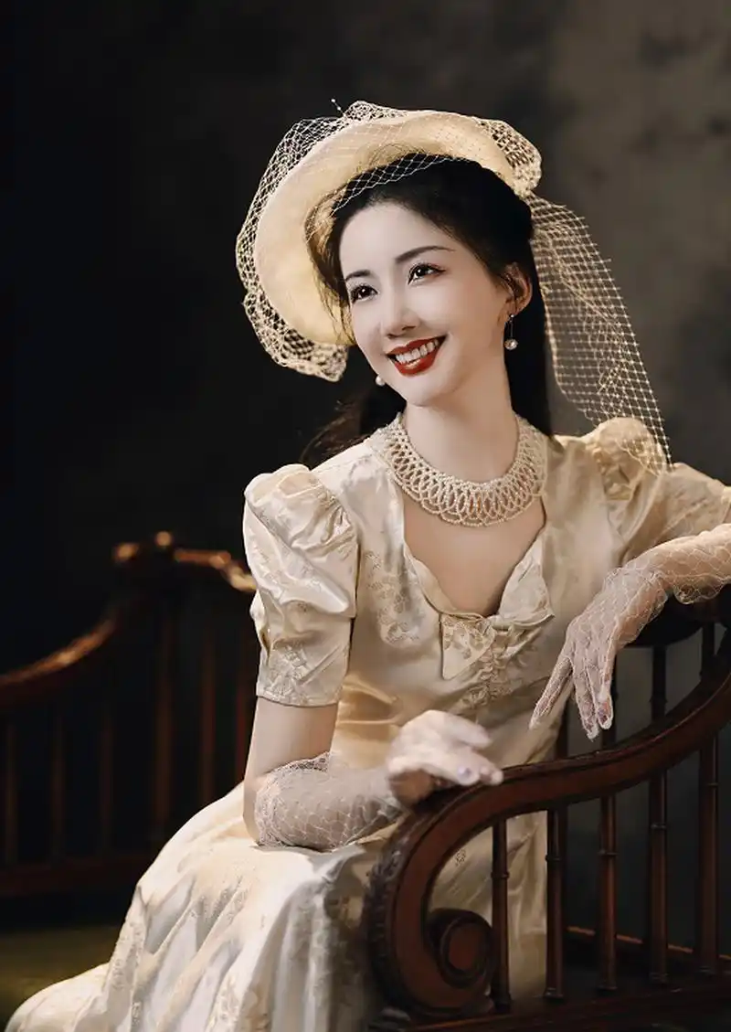 陈欣予的民国照,还是很有韵味的.