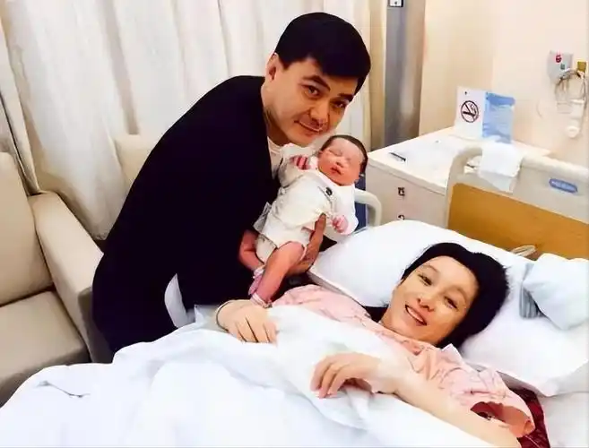 回顾:看看王新军前妻的儿子,再看他现任儿子,网友:原生家庭很重要