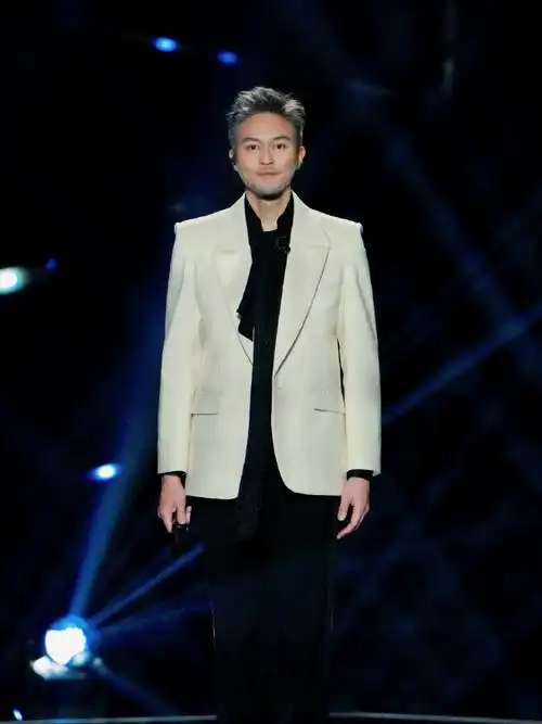 张智霖唱当年情满满故事感##张智霖再唱当年情唤醒港乐记忆