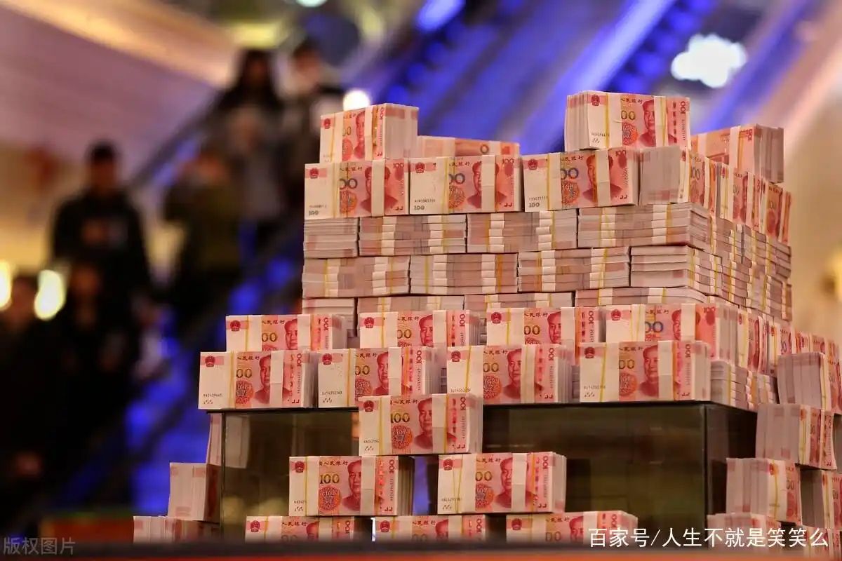 厦门一保姆盗取主人家里的70万现金,私藏家里