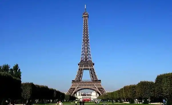 埃菲尔铁塔,法国巴黎的一个地标性建筑