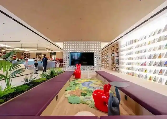 three大零号湾文化艺术中心亮相湖岸的生活,从不缺艺术的回响.