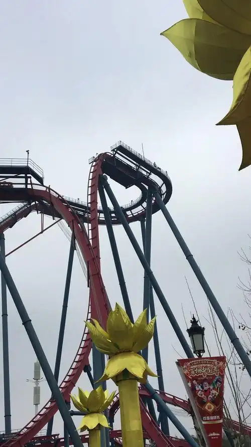 上海欢乐谷过山车惊险瞬间